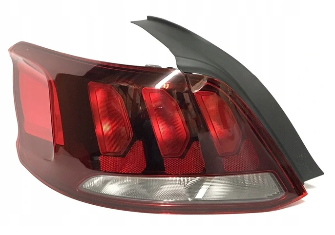Peugeot 301 Makyajlı Kasa Sol Stop Lambası Yan Sanayi Duylu