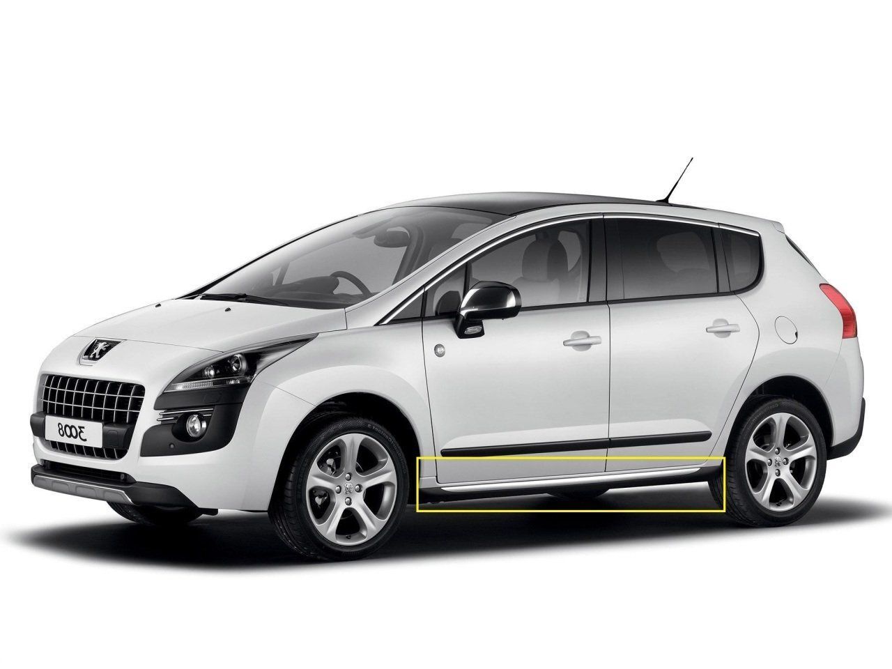 Peugeot 3008 Sağ Marşpiyel Plastiği Nikelajlı Orjinal