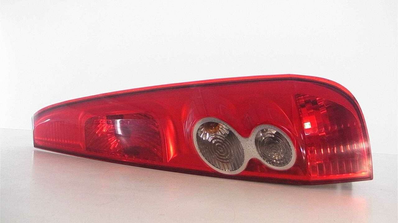 Ford Fiesta 2006-2008 Arka Sağ Stop 5 Kapı