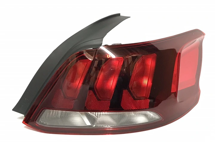 Peugeot 301 Makyajlı Kasa Sağ Stop Lambası Yan Sanayi Duylu